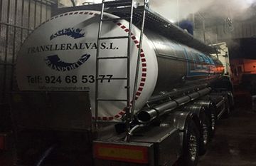 Translleralva S.L. cisterna dentro de un taller