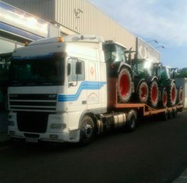 Translleralva S.L. camión transportando camiones